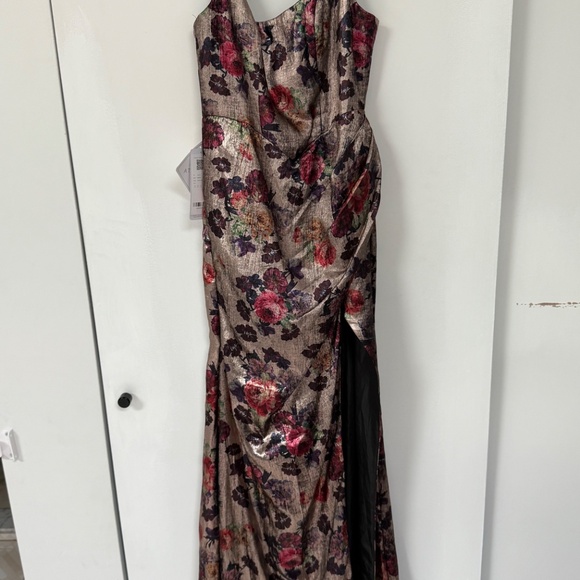 Floral gown - Picture 8 of 8